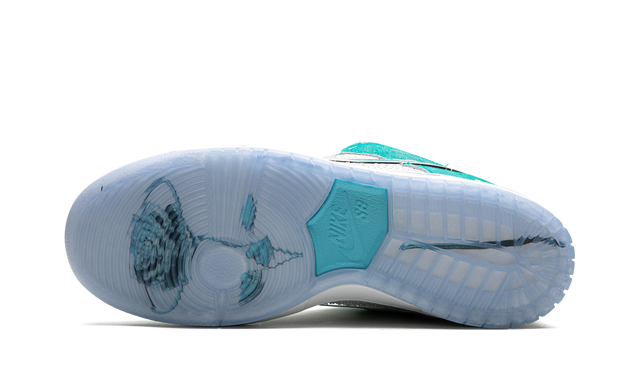 APRIL SKATEBOARDS x NIKE SB DUNK LOW "Turbo Green"