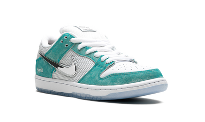APRIL SKATEBOARDS x NIKE SB DUNK LOW "Turbo Green"